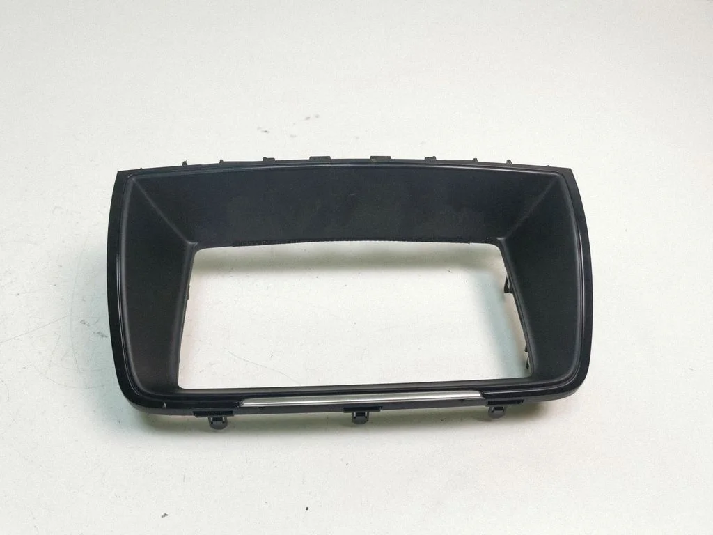Radio/GPS head unit trim GHR155231