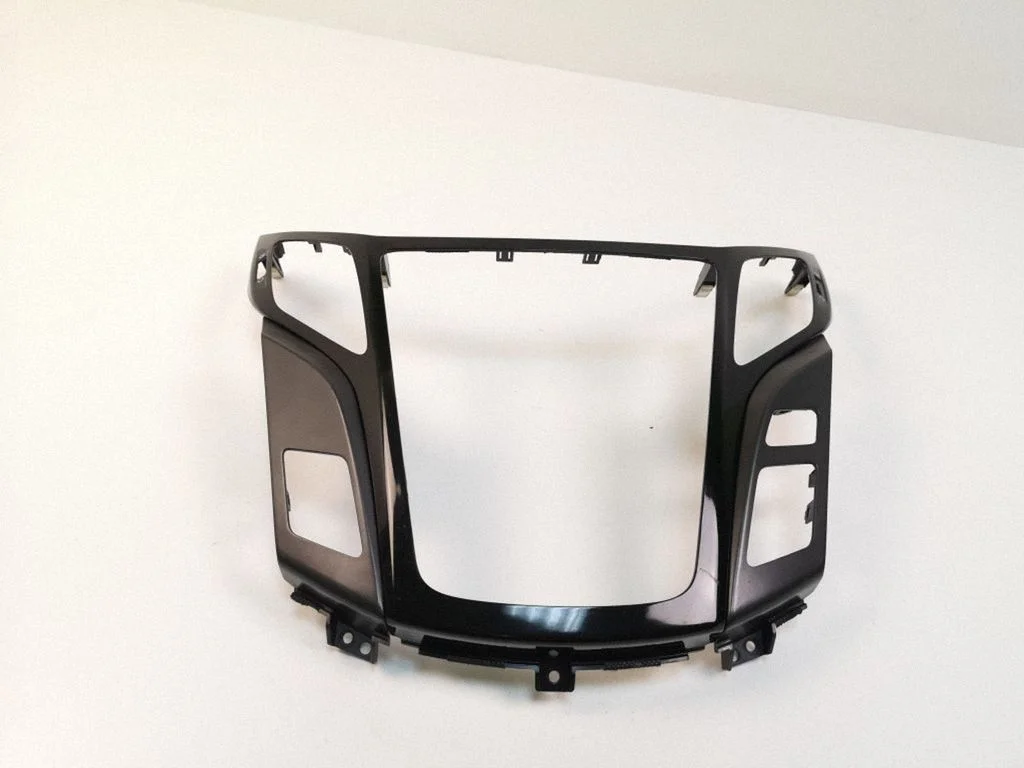 Radio/GPS head unit trim 847403Z000