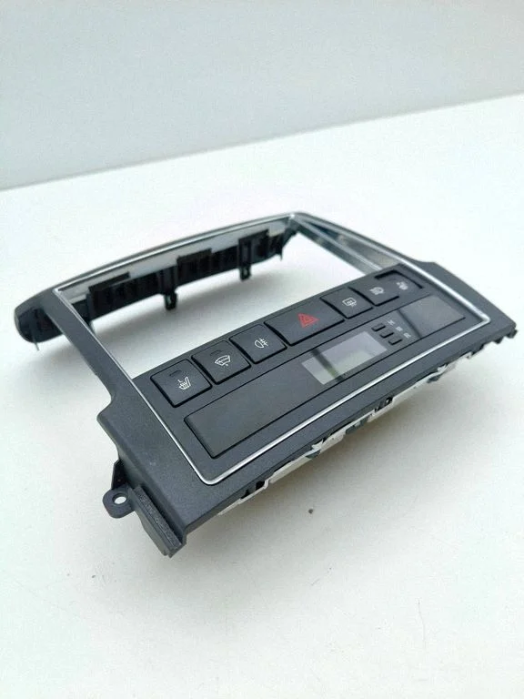 Radio/GPS head unit trim 945003E500