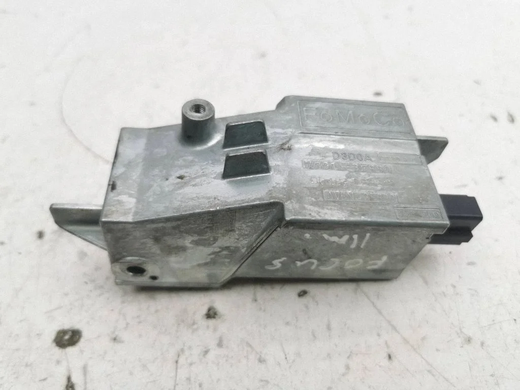 Steering wheel lock – Ford Focus (2010-2017)