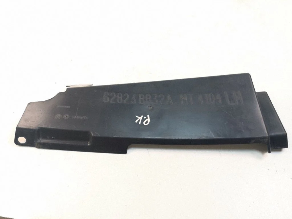 Radiator trim 62823BR32A