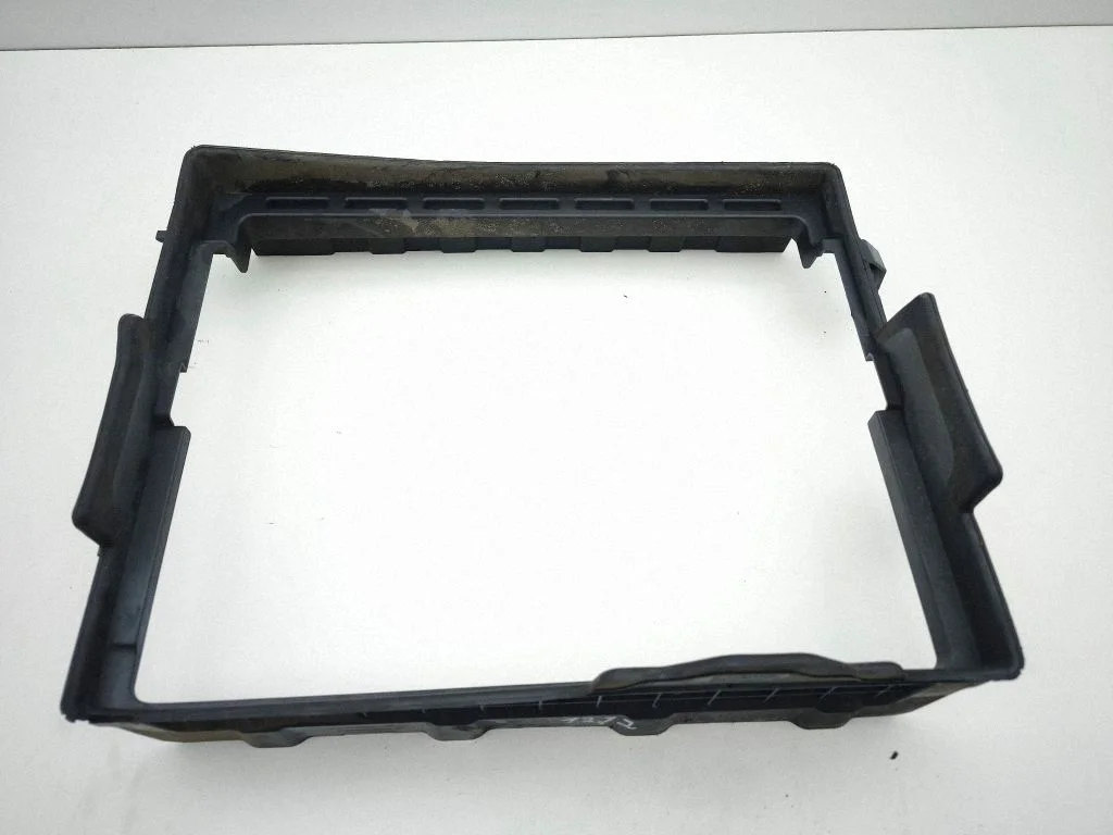 Radiator trim 215597301R