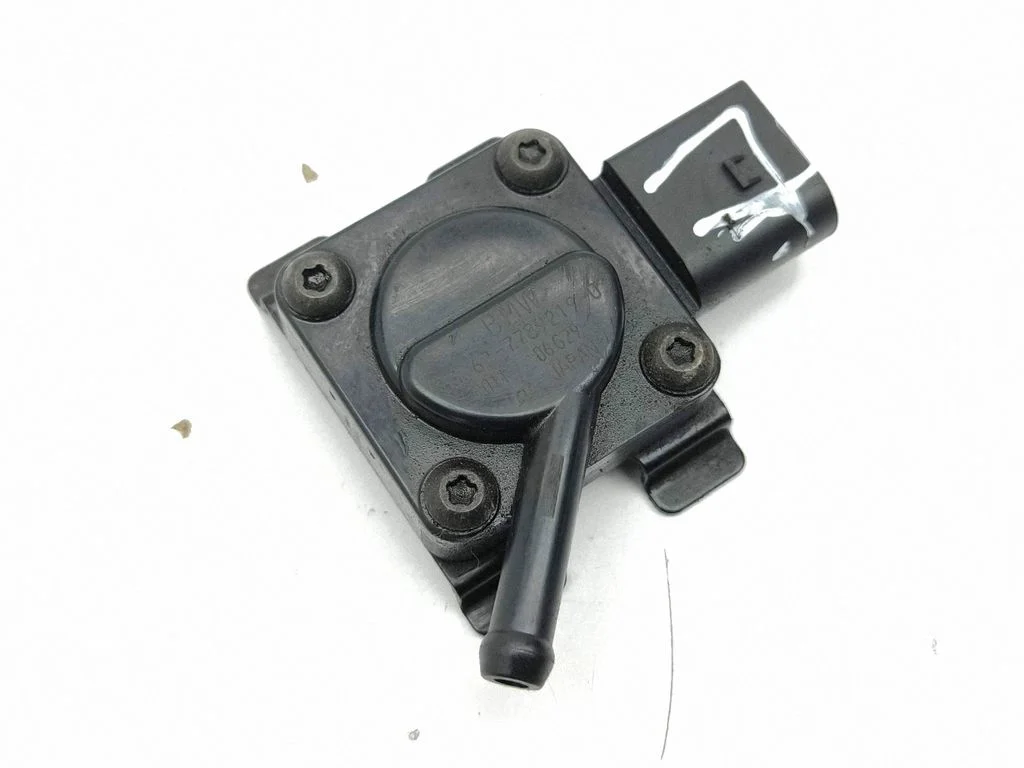 Exhaust gas pressure sensor 7789219