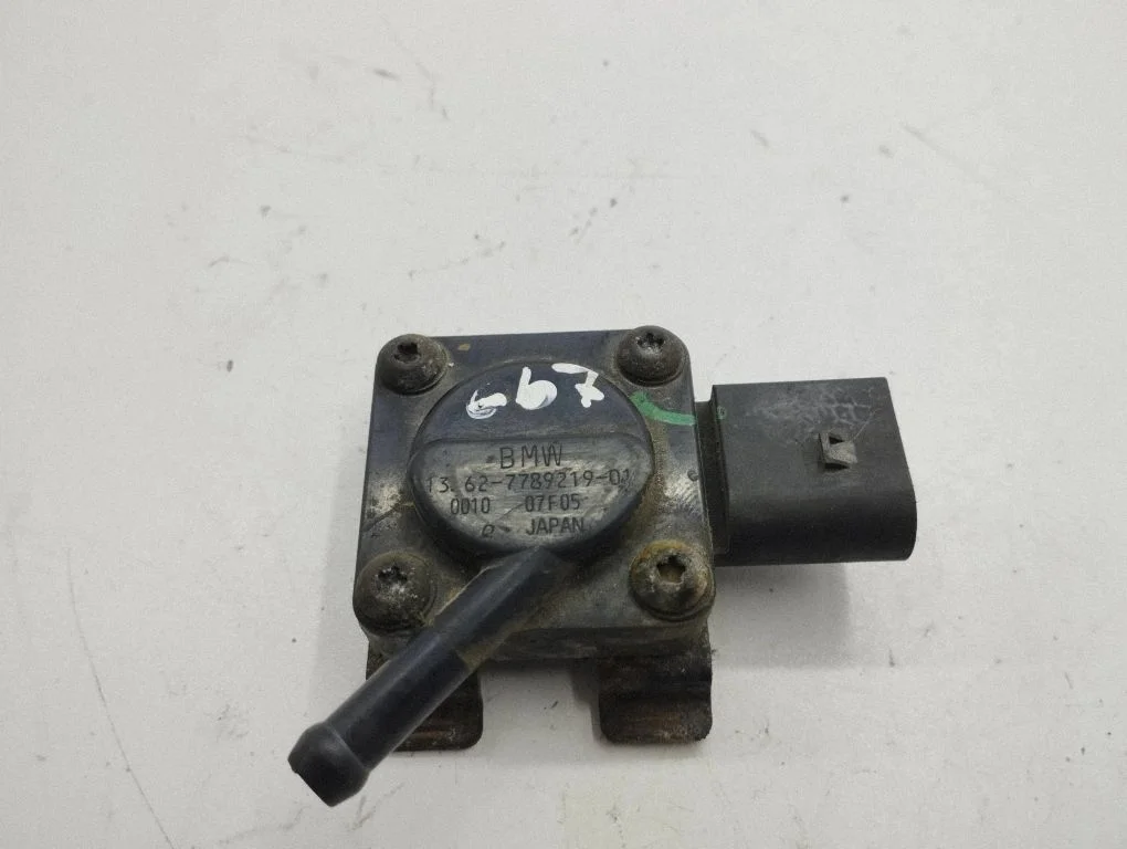 Exhaust gas pressure sensor 7789219