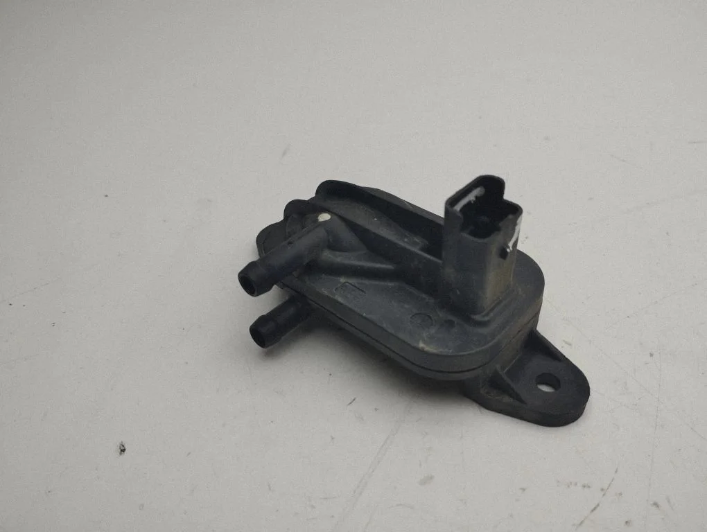 Exhaust gas pressure sensor – Mitsubishi Outlander (2001-2007)