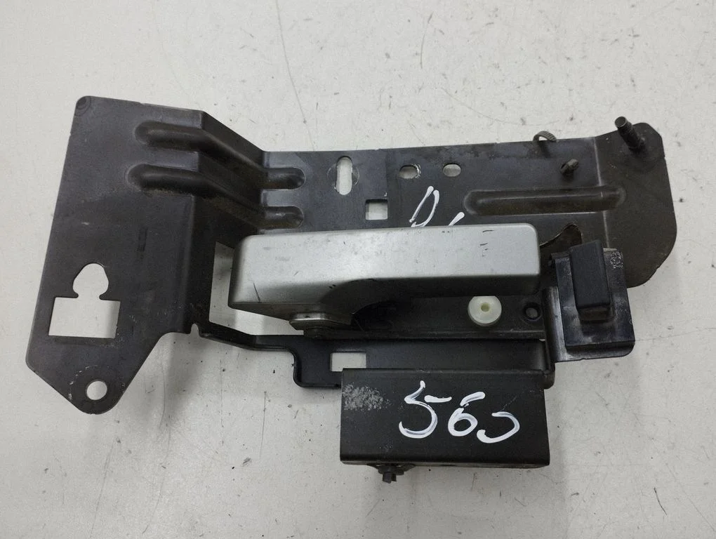 Seat back rest control lever/handle – Nissan Murano Z50 (2002-2008)