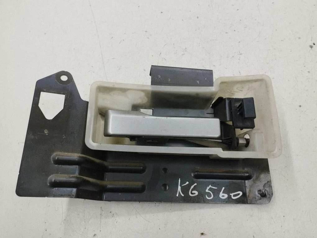 Seat back rest control lever/handle – Nissan Murano Z50 (2002-2008)