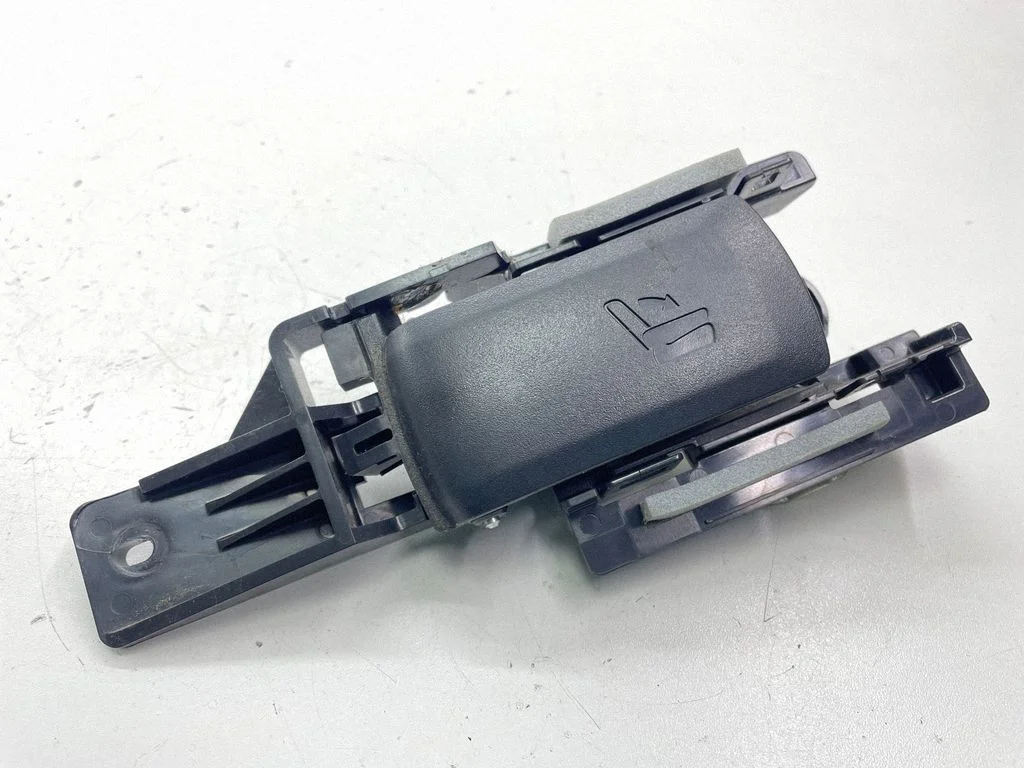 Istme seljatoe allakäänamise hoob – Toyota RAV 4 (XA30) (2006-2016)