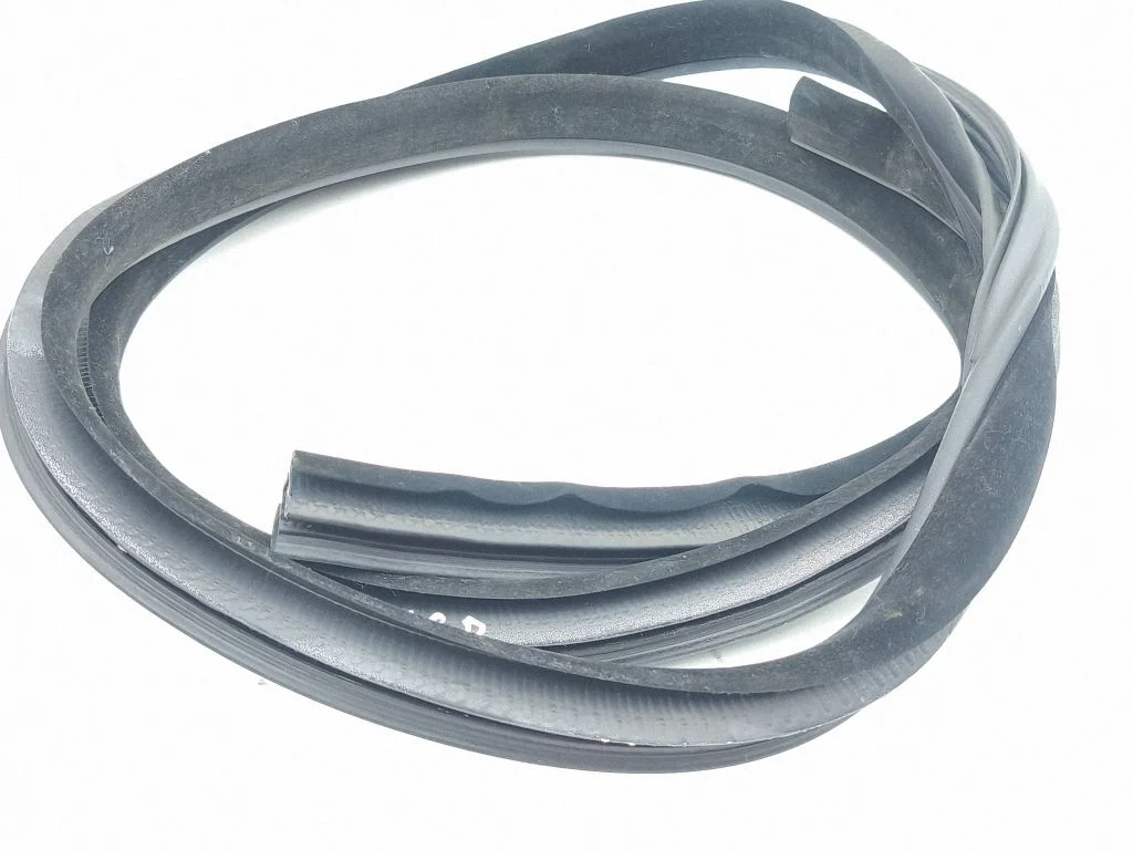 Rubber seal rear door – right