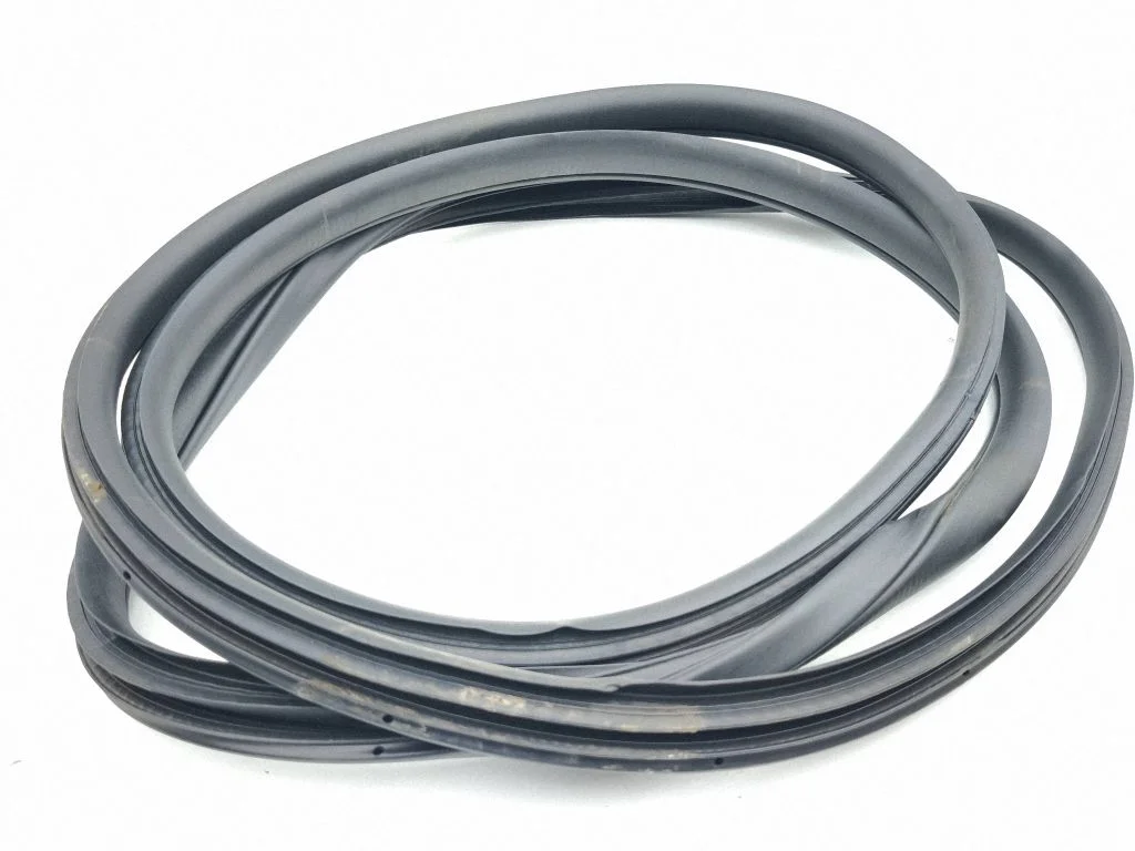 Rubber seal rear door – left