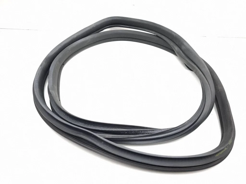 Rubber seal rear door – left