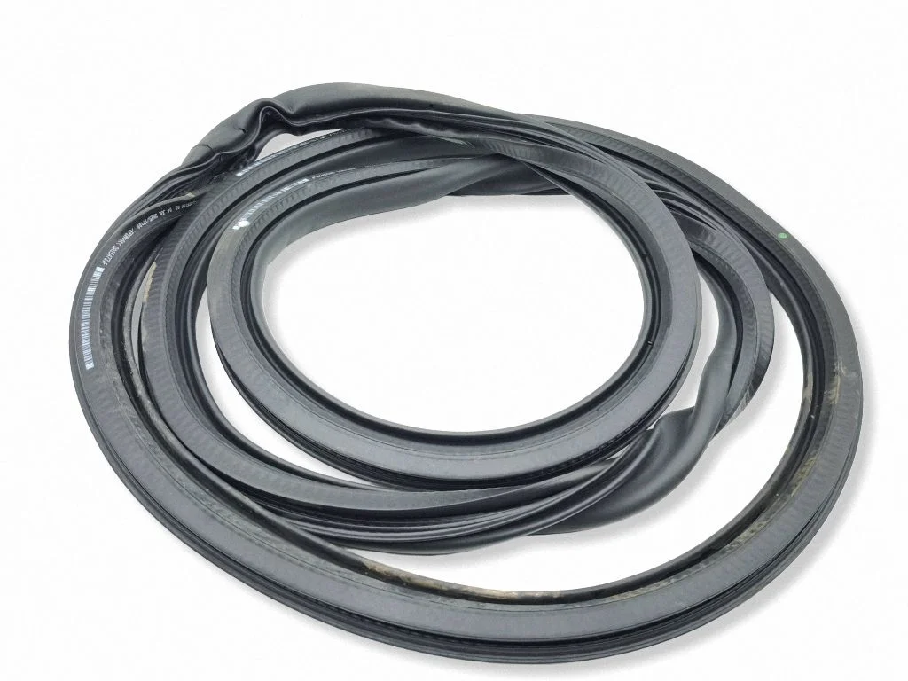 Rubber seal rear door – right