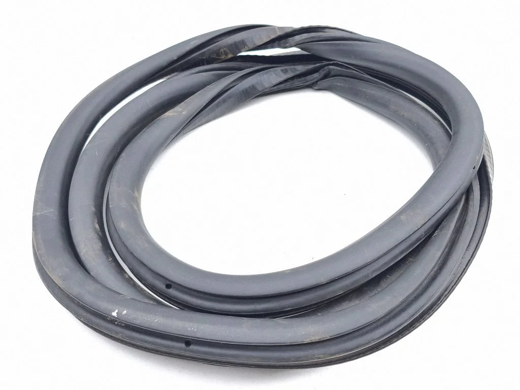 Rubber seal rear door – right
