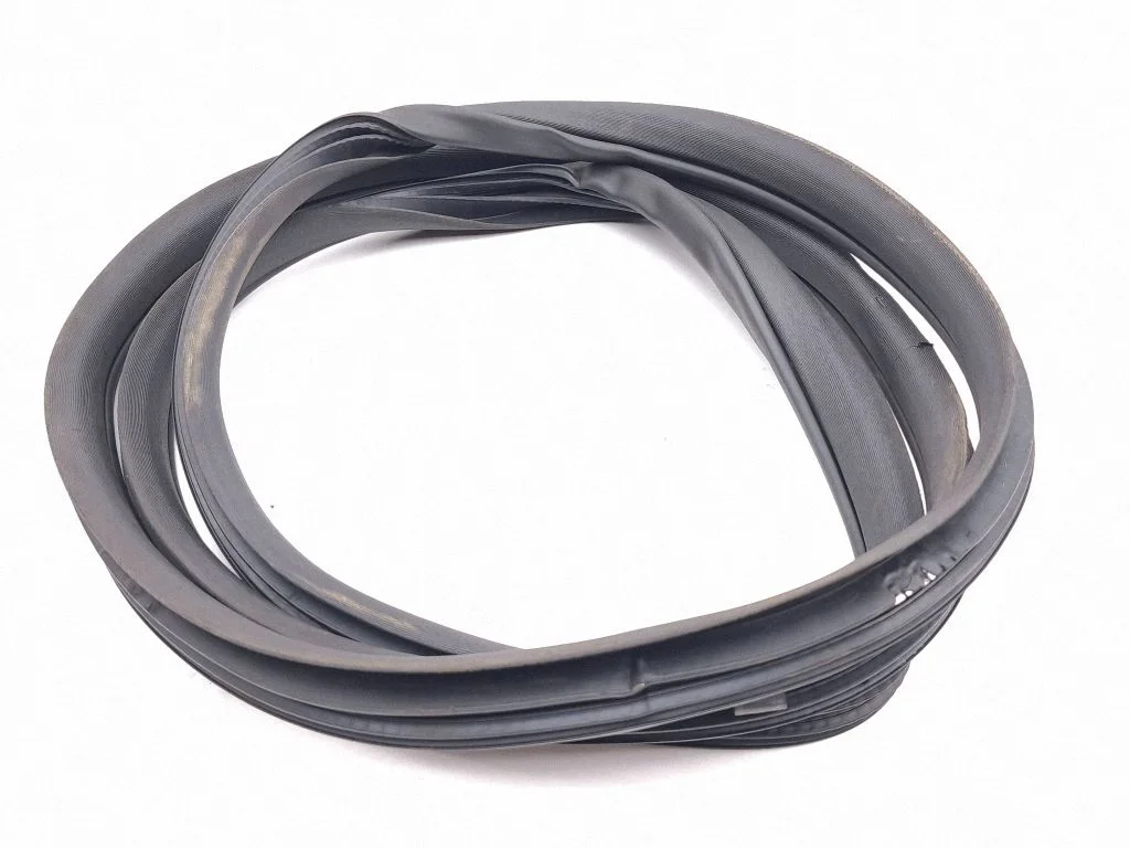 Rubber seal rear door – right