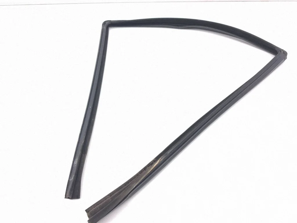 Rubber seal rear door A1647350725