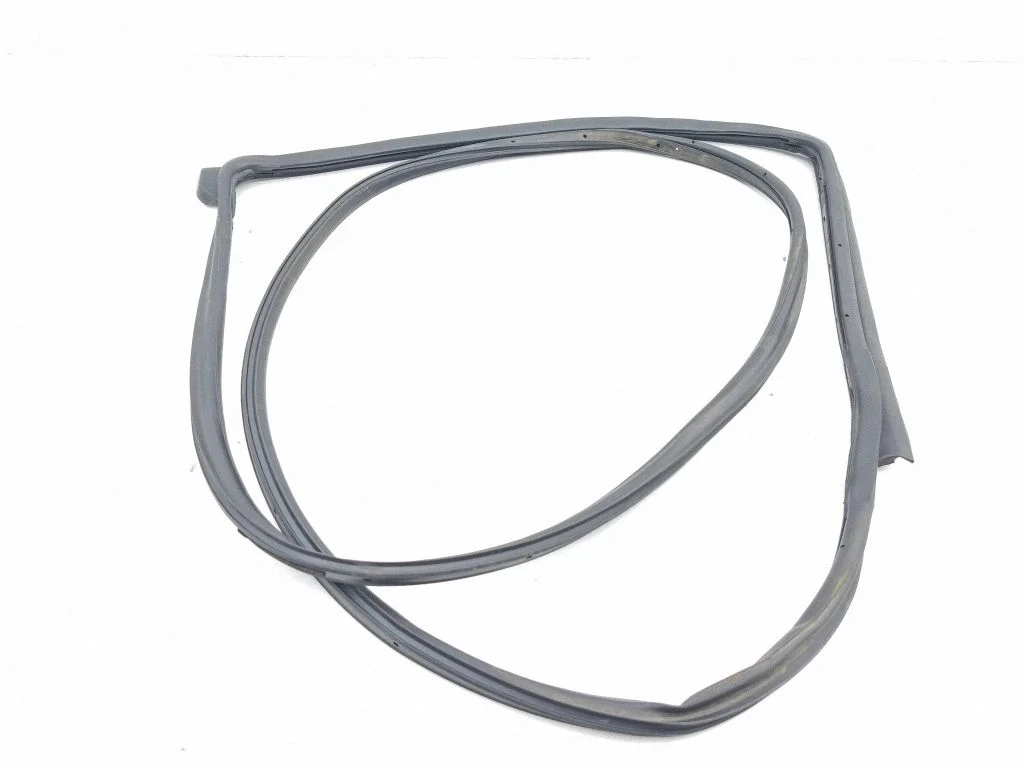 Rubber seal rear door – right