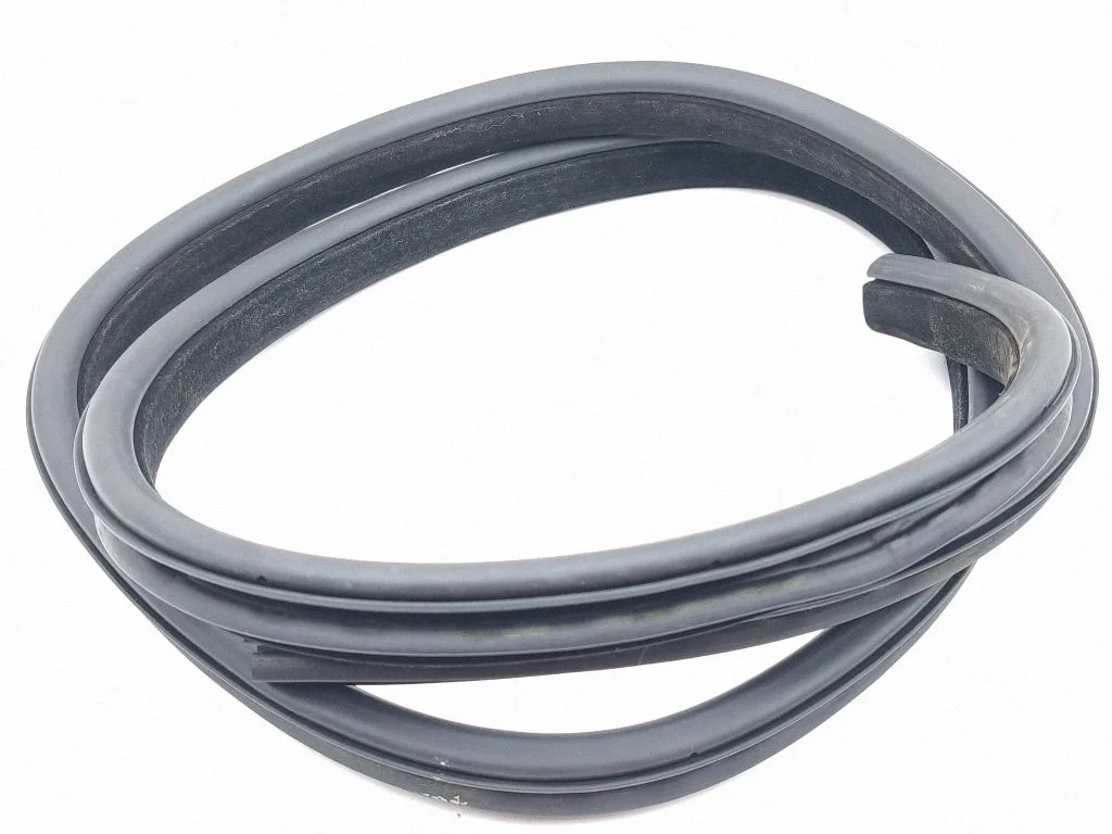 Rubber seal rear door – left