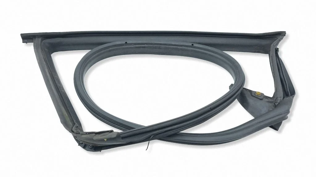 Rubber seal rear door – left
