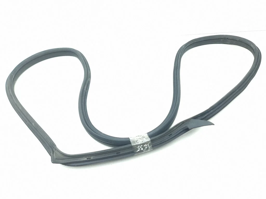 Rubber seal rear door – left