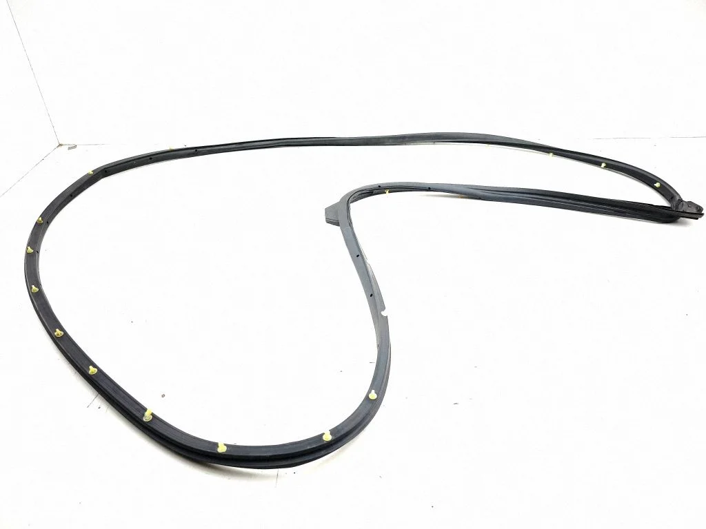 Rubber seal rear door – left
