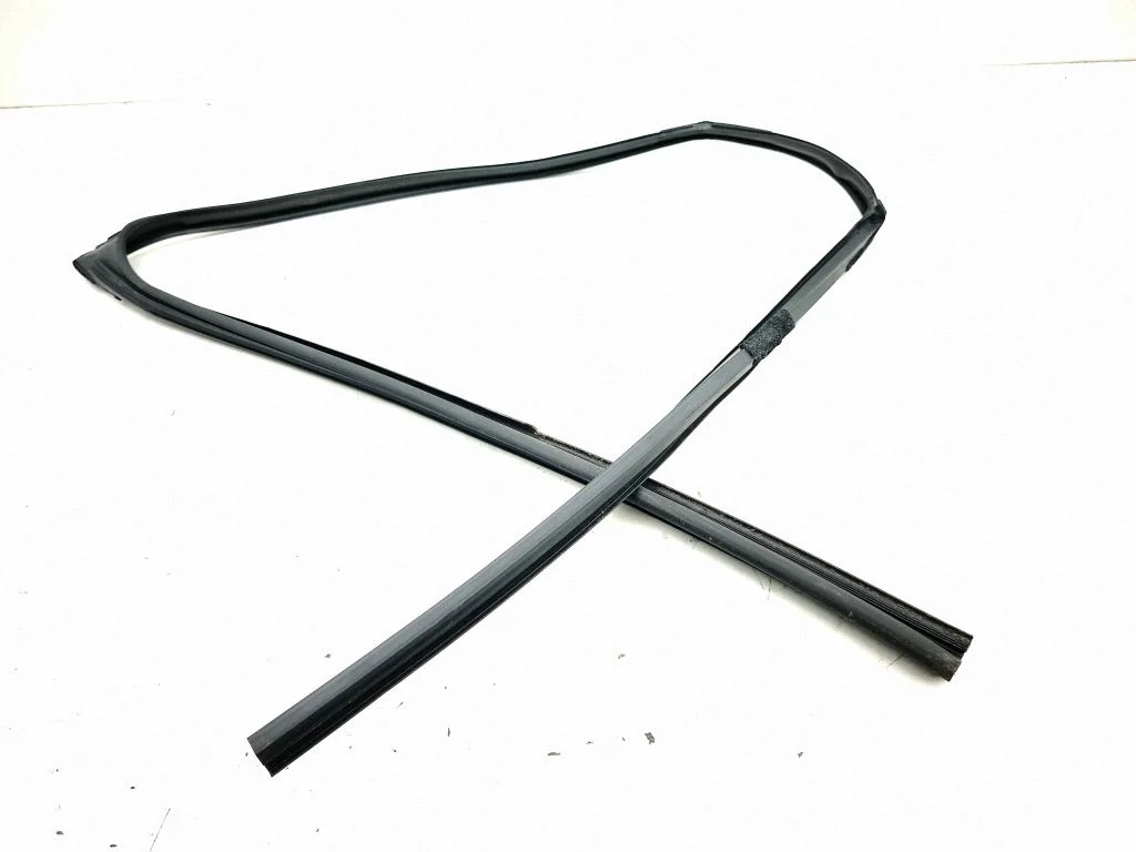 Rubber seal rear door – Lexus RX 450H (2016-)