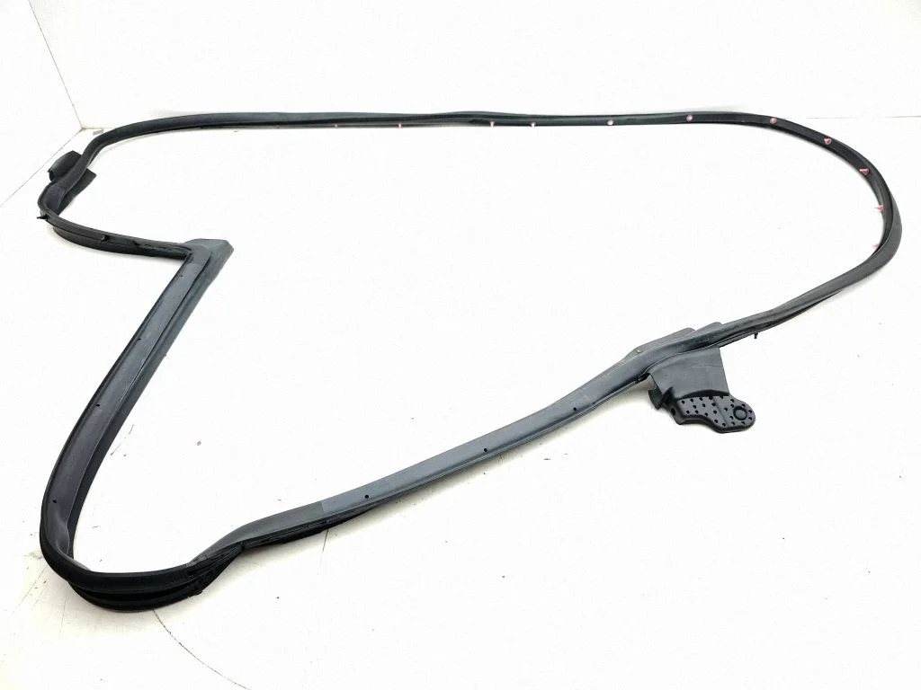 Rubber seal rear door – Lexus RX 450H (2016-)