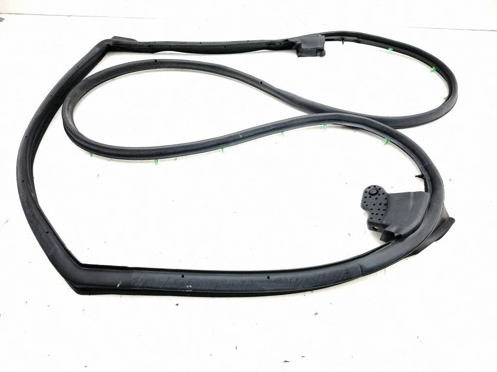 Rubber seal rear door – Lexus RX 450H (2016-)