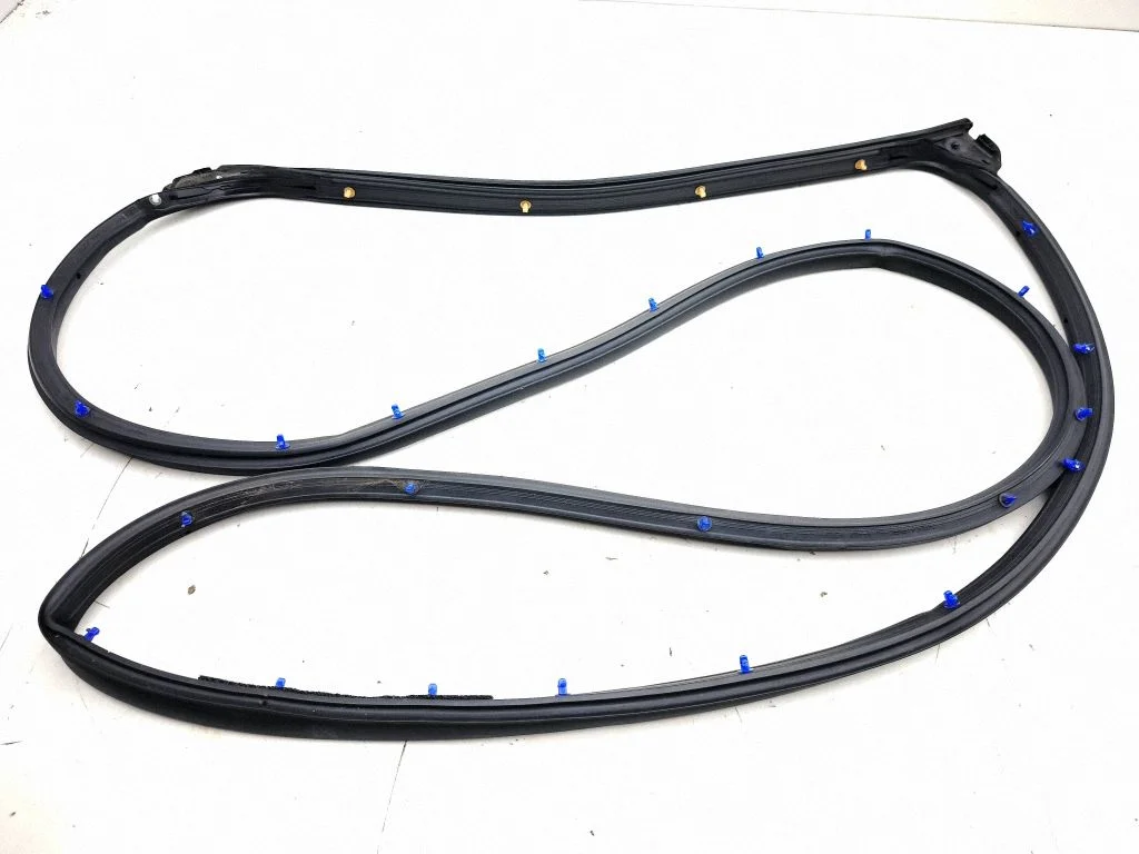 Rubber seal rear door – right