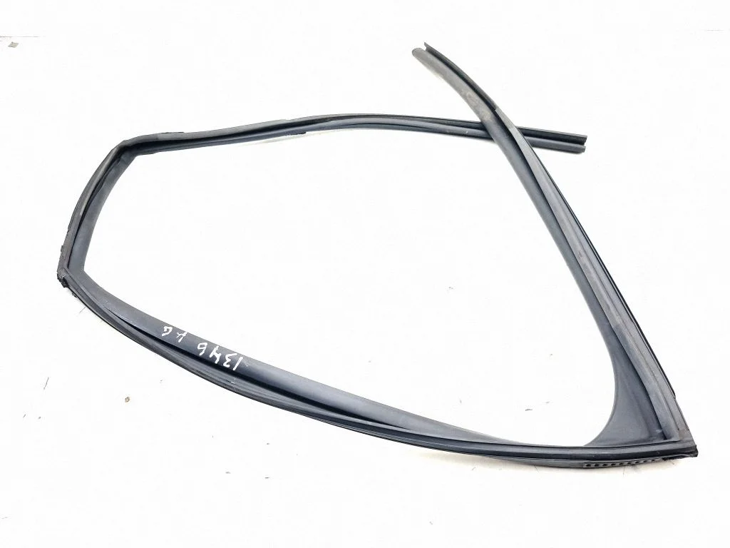 Rubber seal rear door – Lexus RX 450H (2016-)
