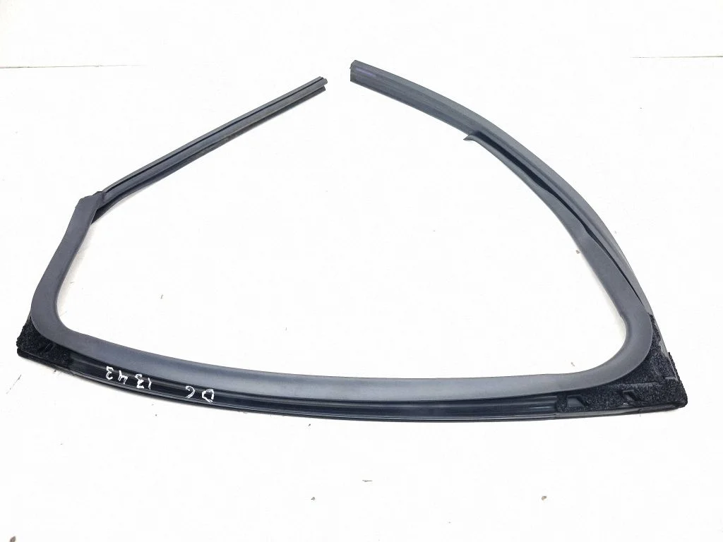 Rubber seal rear door – right