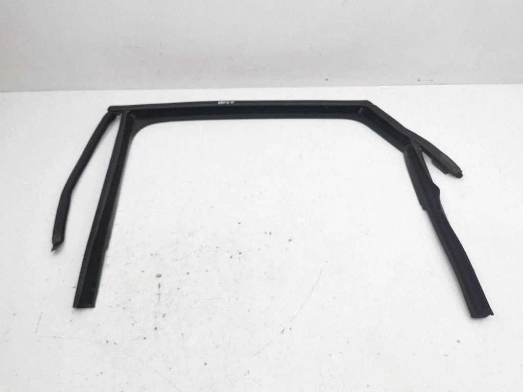 Rubber seal rear door – left