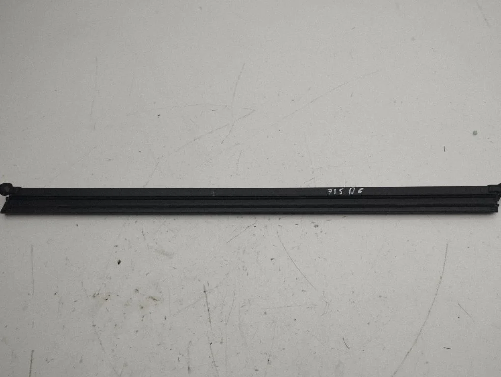 Rubber seal rear door – right
