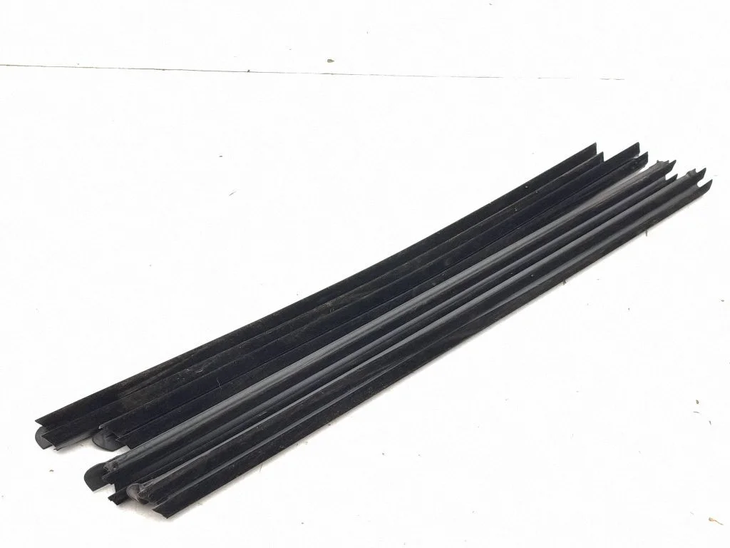 Uszczelka szyby drzwi tylnych
