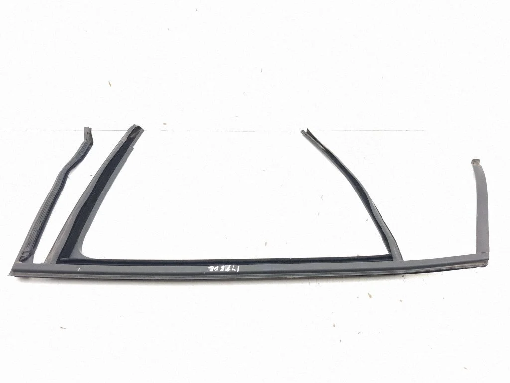 Rubber seal rear door window/glass 5LG839432D