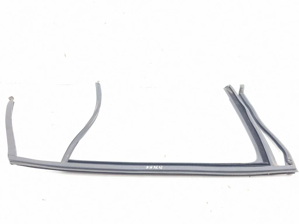 Rubber seal rear door window/glass 5LG839431D