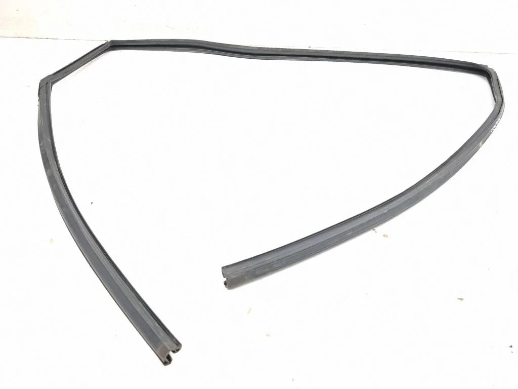 Rubber seal rear door window/glass – left