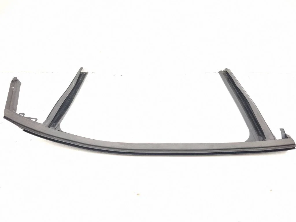 Rubber seal rear door window/glass – left