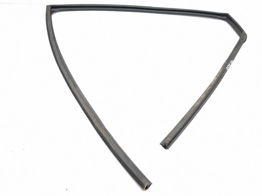 Rubber seal rear door window/glass – left