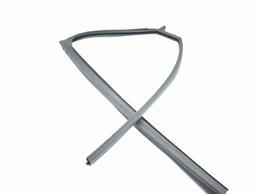 Rubber seal rear door window/glass 68142F4050
