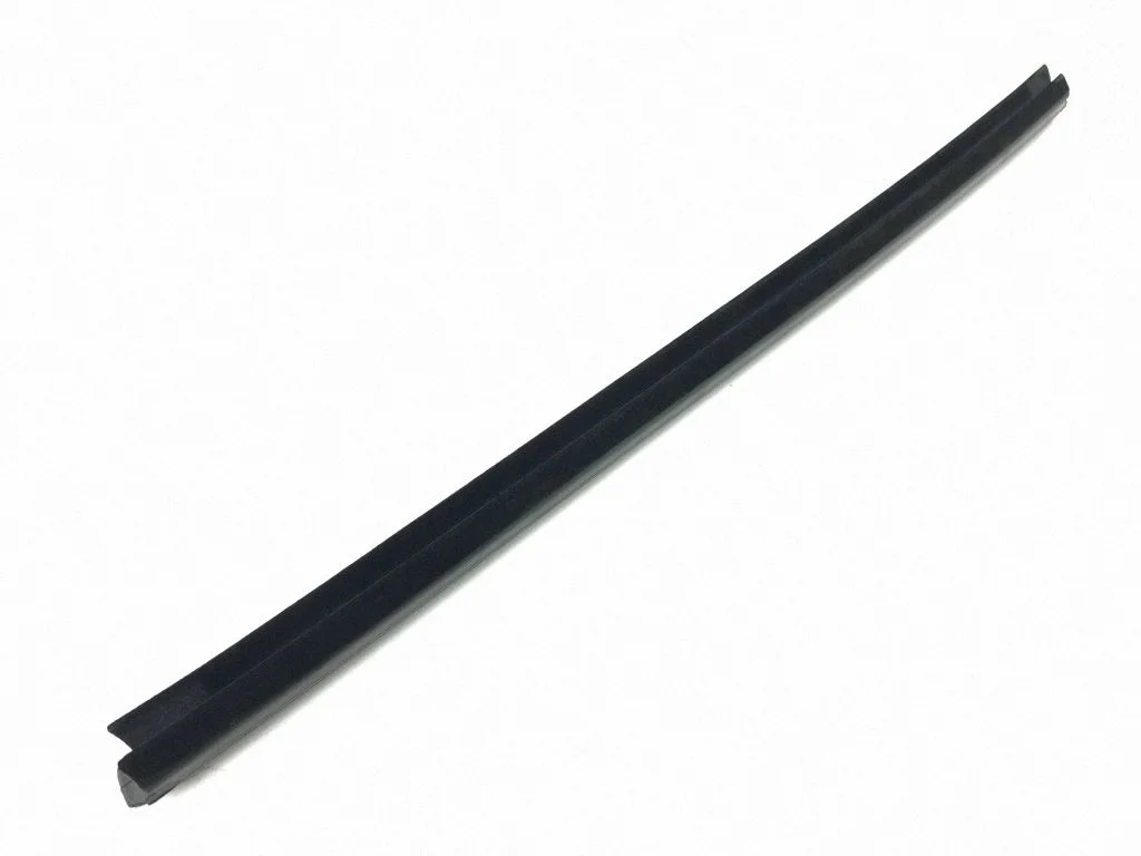 Rubber seal rear door window/glass – left