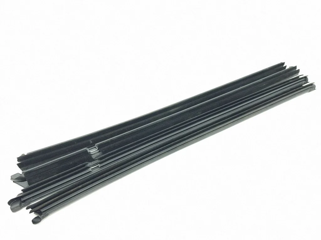 Rubber seal rear door window/glass 3J0837479