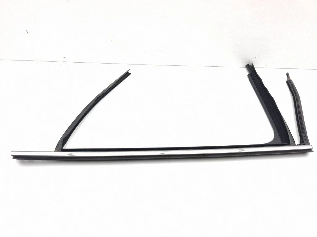 Rubber seal rear door window/glass 3J0839431