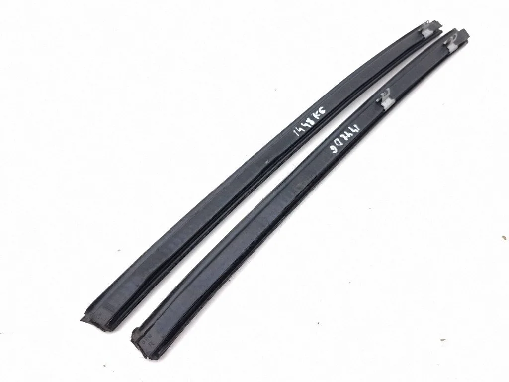 Rubber seal rear door window/glass – Land Rover Range Rover L405 (2013-2021)