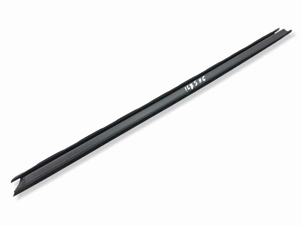 Rubber seal rear door window/glass – left
