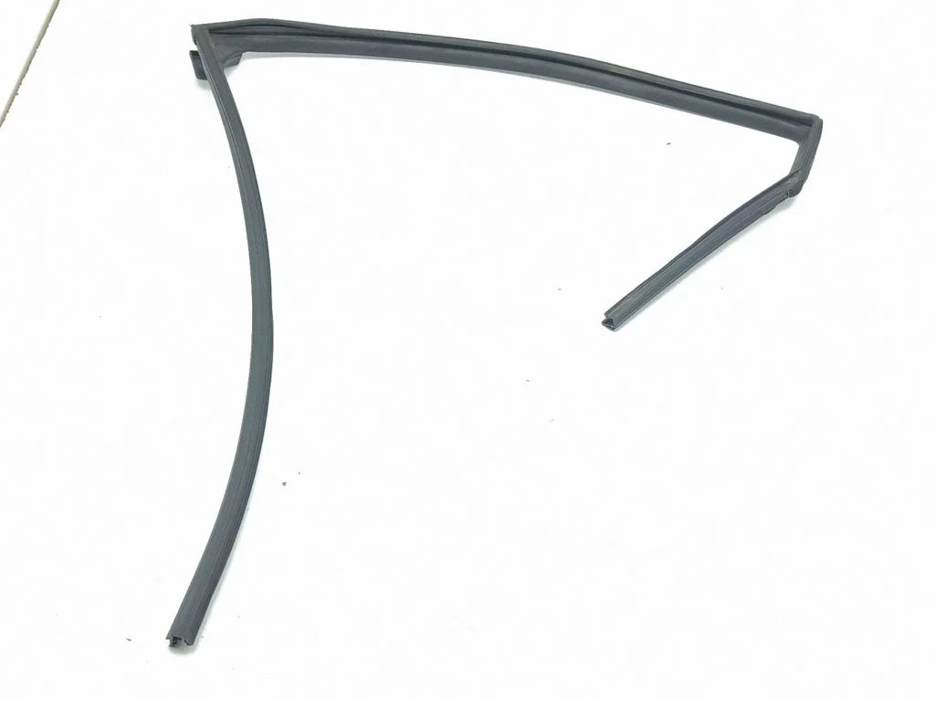 Rubber seal rear door window/glass – left