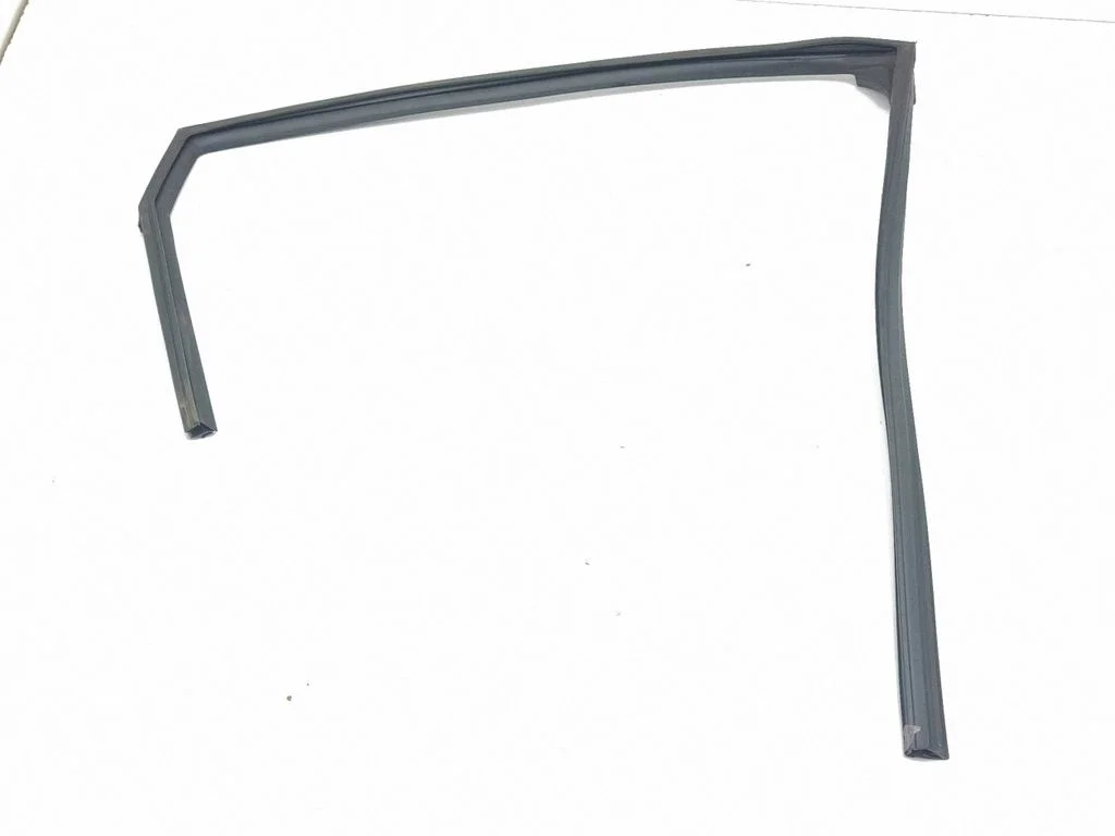 Rubber seal rear door window/glass – right