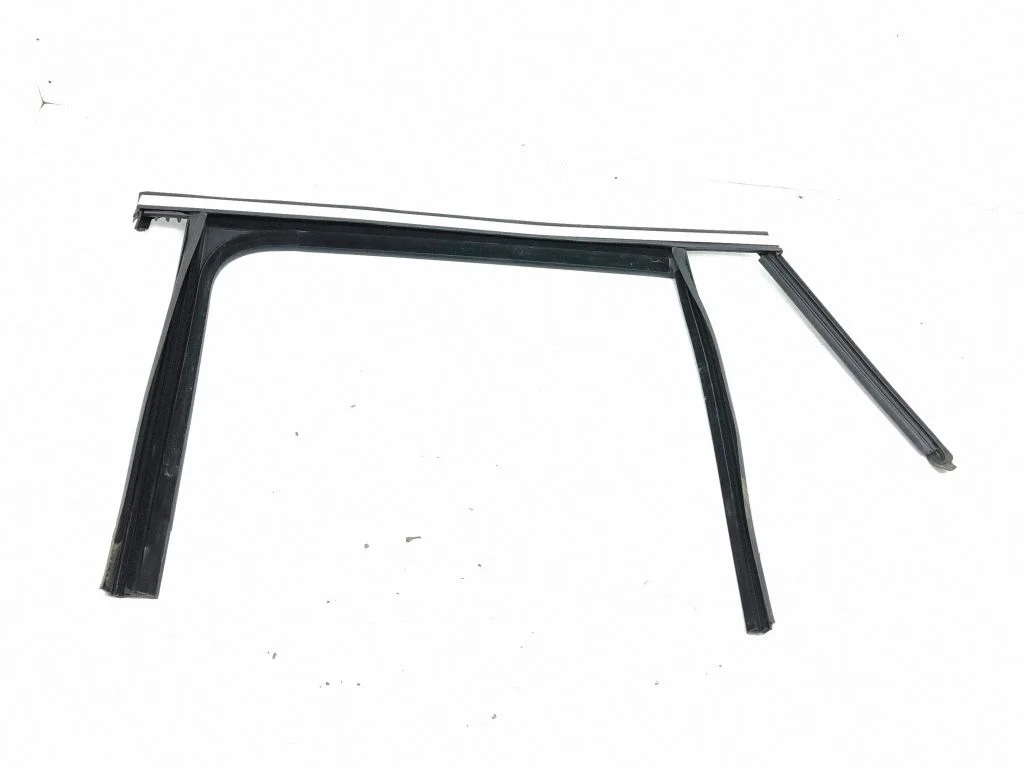 Rubber seal rear door window/glass – left