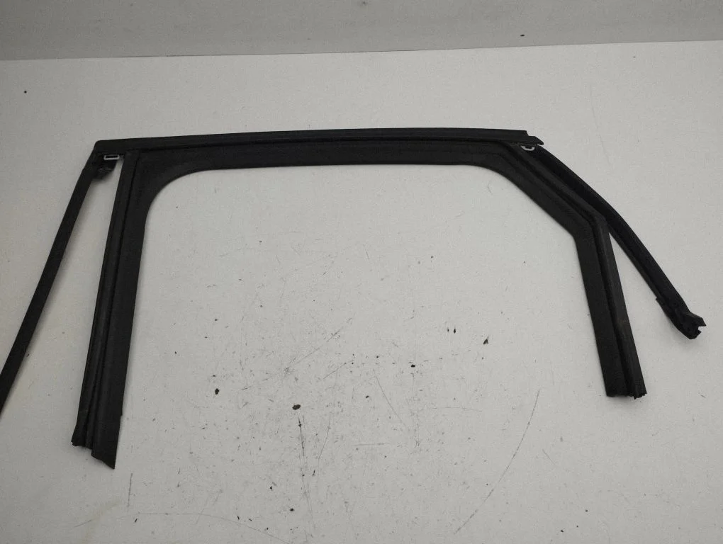 Rubber seal rear door window/glass – left