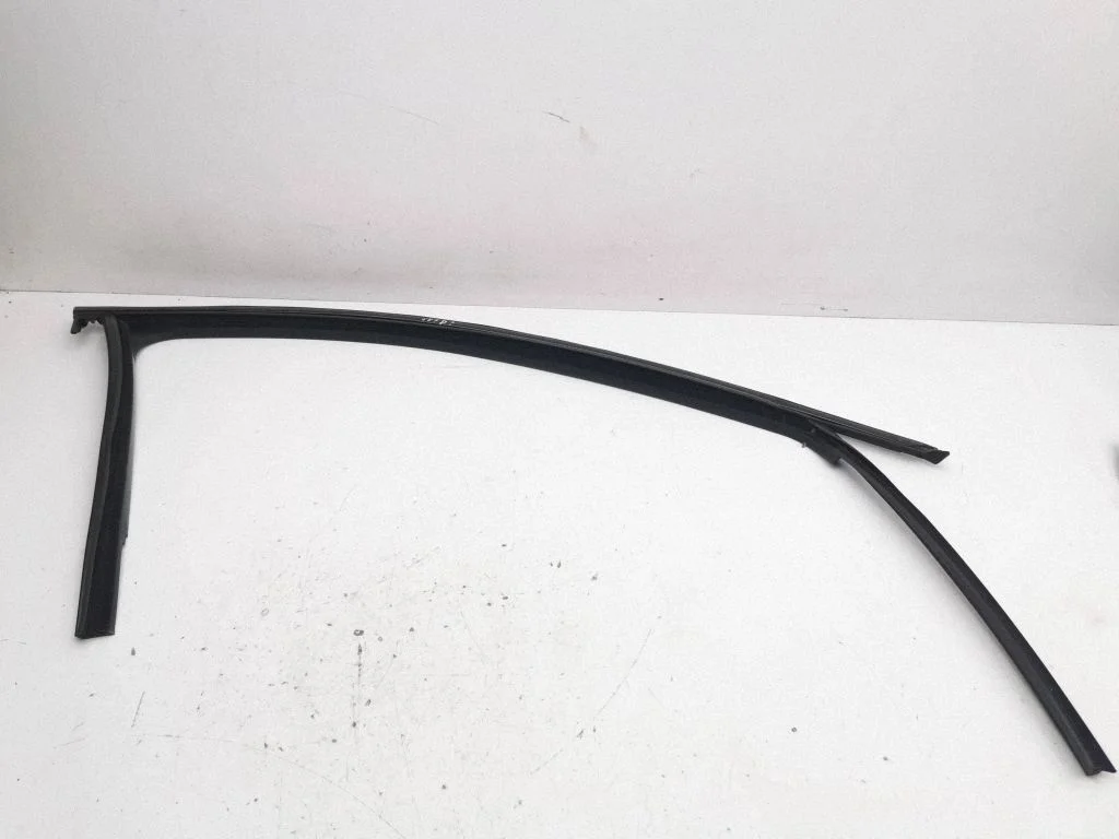 Rubber seal front door (on door) – right
