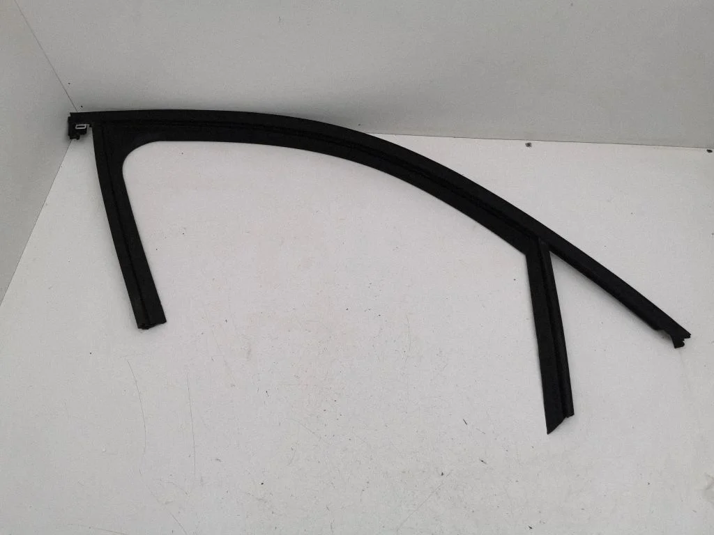 Rubber seal front door (on door) – right